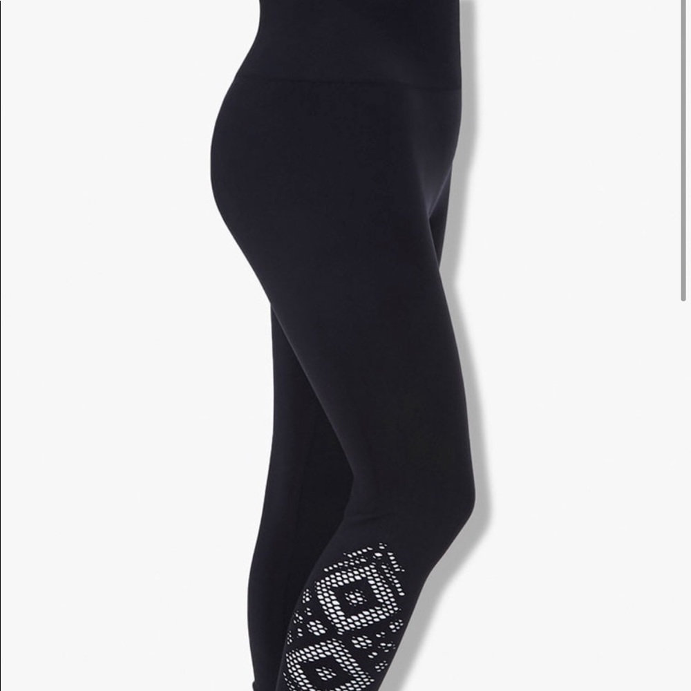 Plus Size cutout Leggings